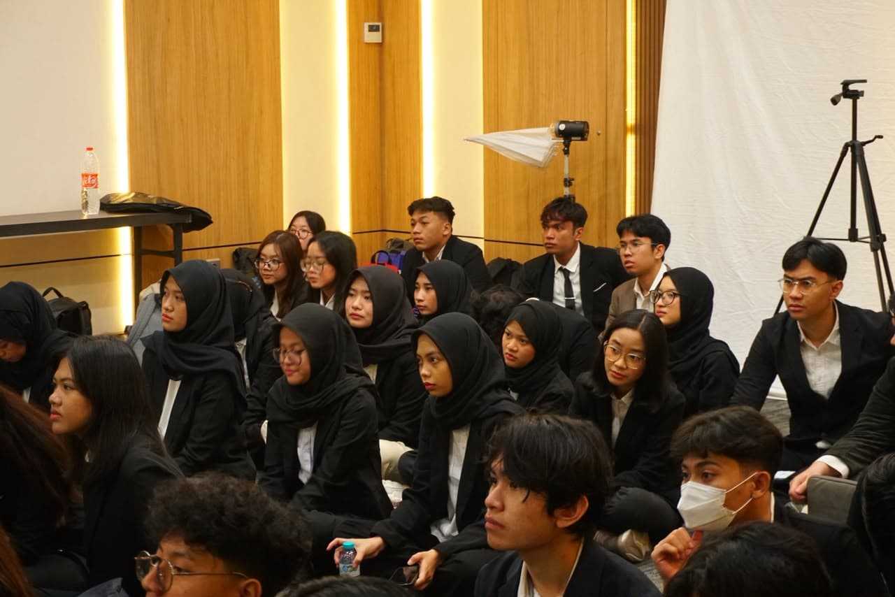 Students attending a BIGC competition session